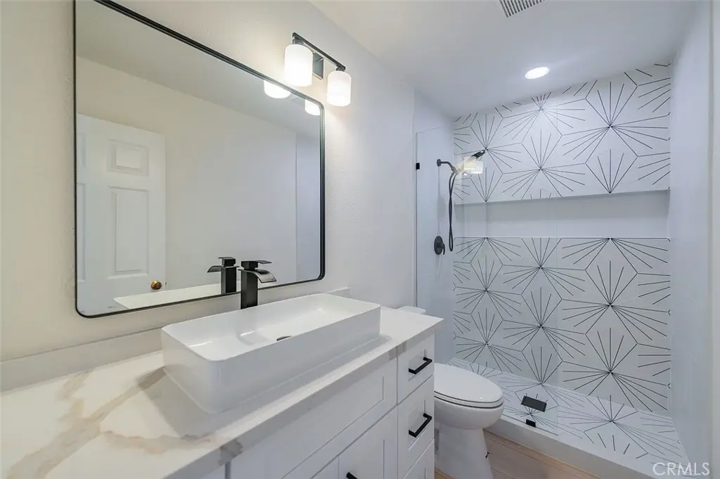 Residential Lease for rent at 15 Harborcrest, Irvine, Orange County, CA featuring 3 beds and 3 baths