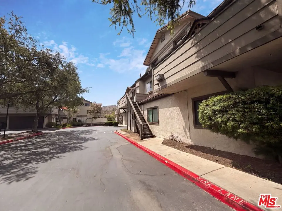 68 Maegan Place 4, Thousand Oaks, CA — listing photo 1