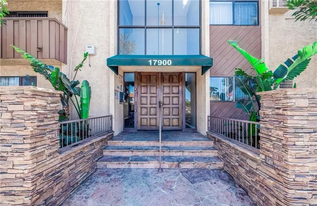 17900 Sherman 504, Reseda, CA — listing photo 1