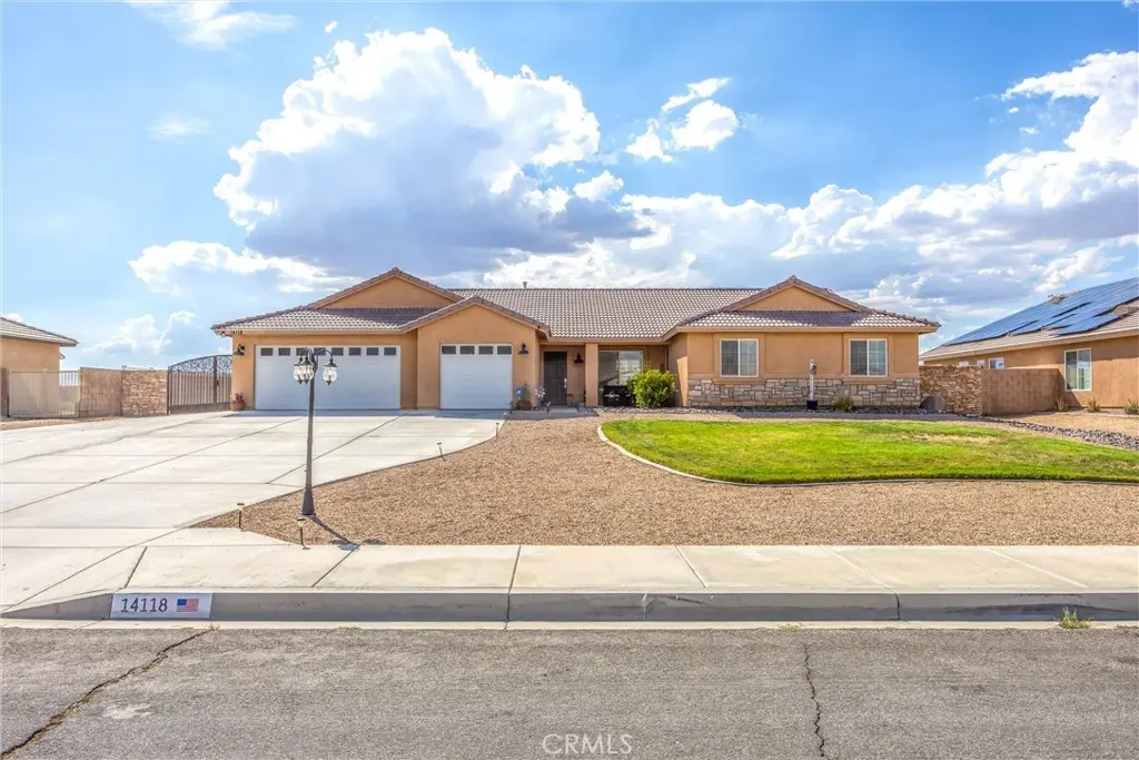 14118 Fresian, Apple Valley, CA — listing photo 1