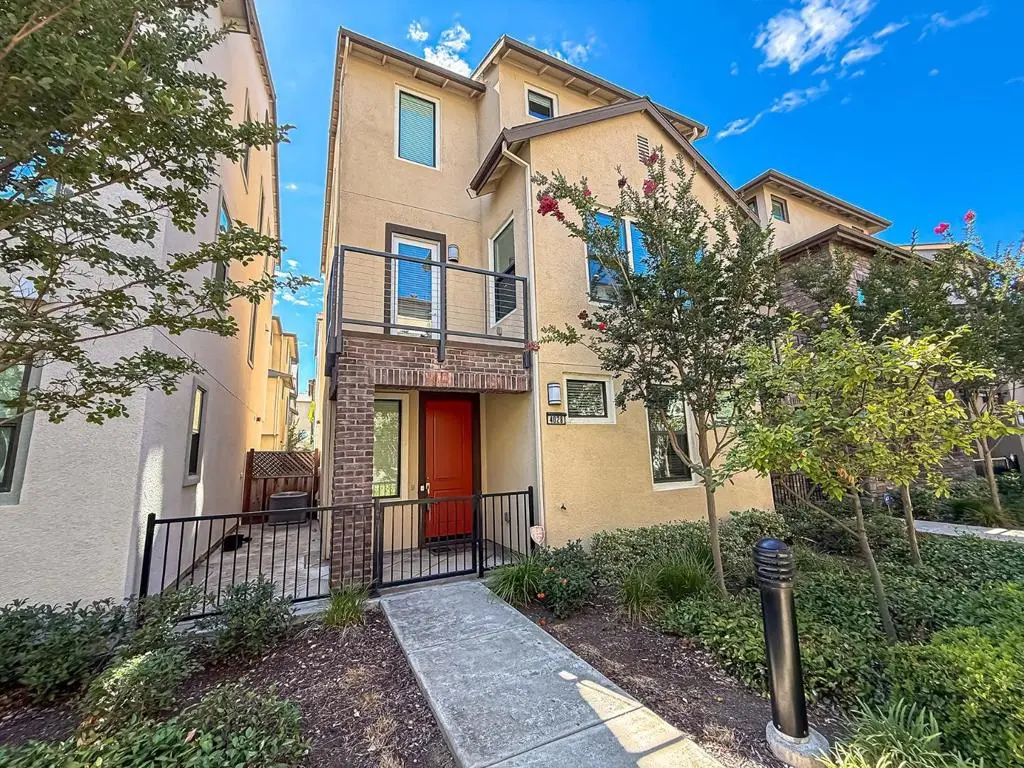 Residential Lease for rent at 4028 Freestone Place, Hayward, CA featuring 4 beds and 4 baths