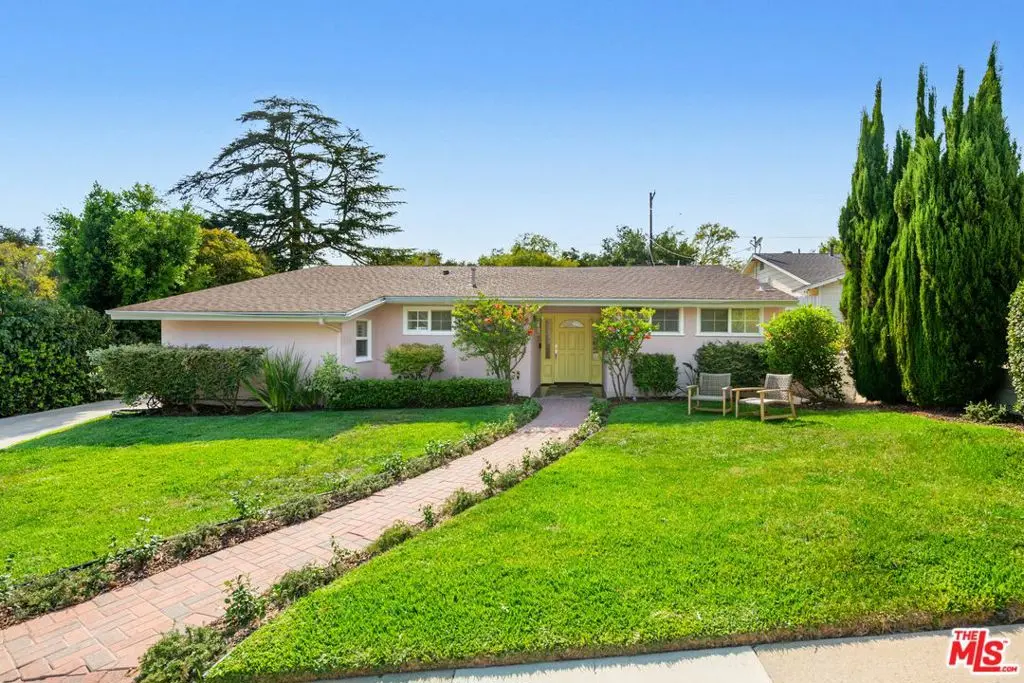 Single Family Residence for sale at 975 Pepperhill Road, Pasadena, CA featuring 3 beds and 2 baths
