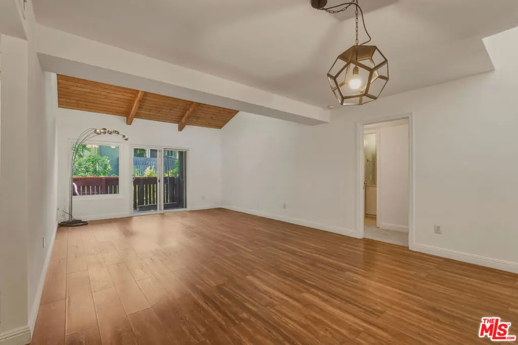 18350 Hatteras Street 250, Tarzana, CA — listing photo 1
