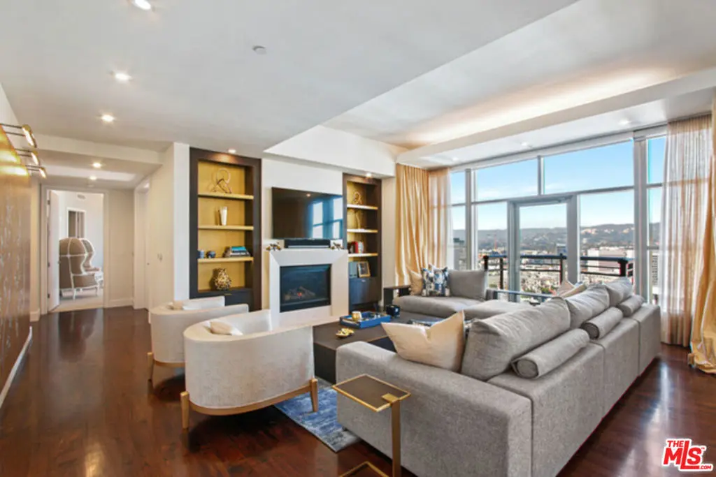 Condominium for rent at 10776 Wilshire Boulevard 1801, Los Angeles, CA featuring 2 beds and 3 baths
