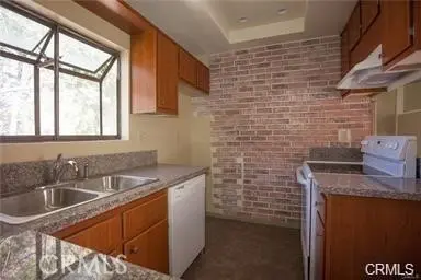 Residential Lease for rent at 94 Lakepines, Irvine, Orange County, CA featuring 1 bed and 1 bath