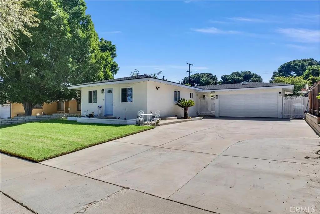 1134 Redwood, Corona, CA — listing photo 1