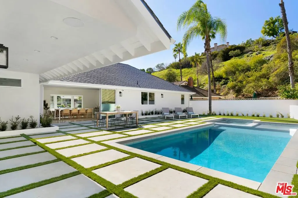 4405 Estrondo Drive, Encino, CA — listing photo 1