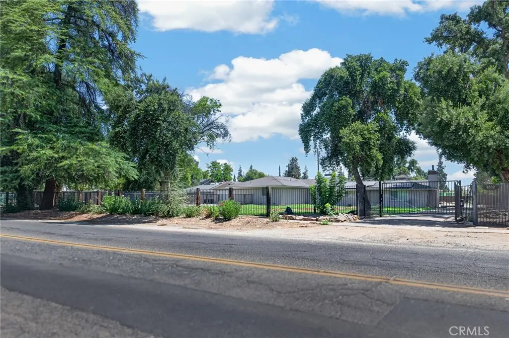 4832 N Fruit Avenue, Fresno, CA — listing photo 1