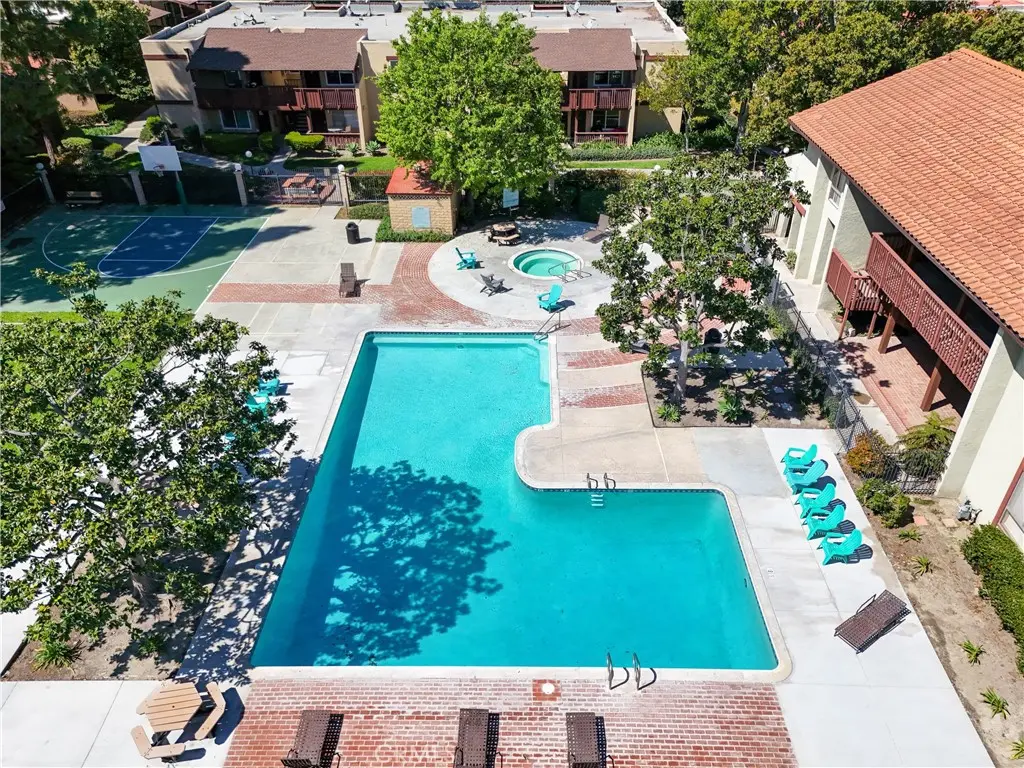 1040 W Macarthur Boulevard 21, Santa Ana, CA — listing photo 1