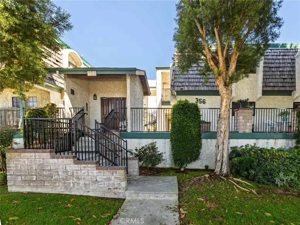 Condominium for sale at 356 Virginia Street 304, El Segundo, CA featuring 2 beds and 2 baths