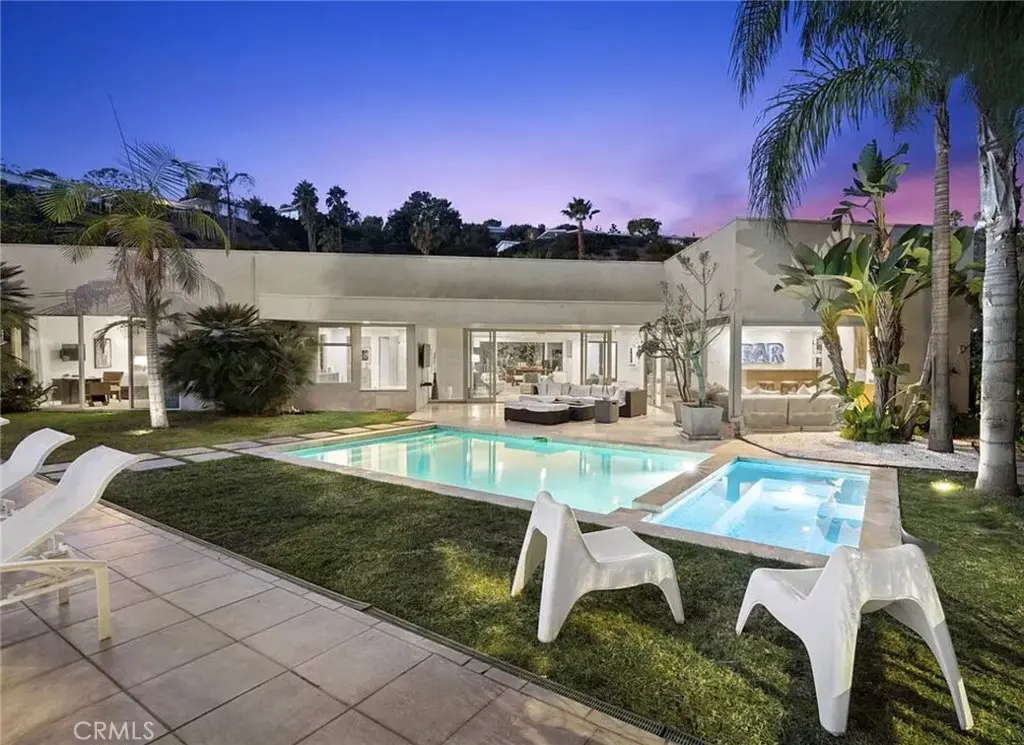 Single Family Residence for rent at 510 Leslie, Beverly Hills, CA featuring 3 beds and 4 baths