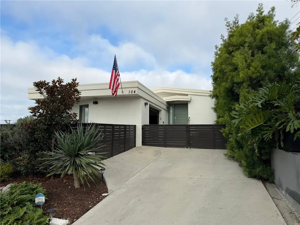 Single Family Residence for rent at 104 Avenida Barcelona, San Clemente, CA featuring 7 beds and 5 baths