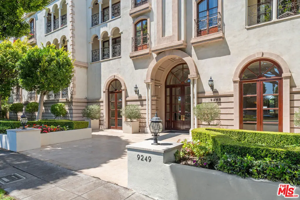 Condominium for rent at 9249 Burton Way 302, Beverly Hills, CA featuring 2 beds and 3 baths