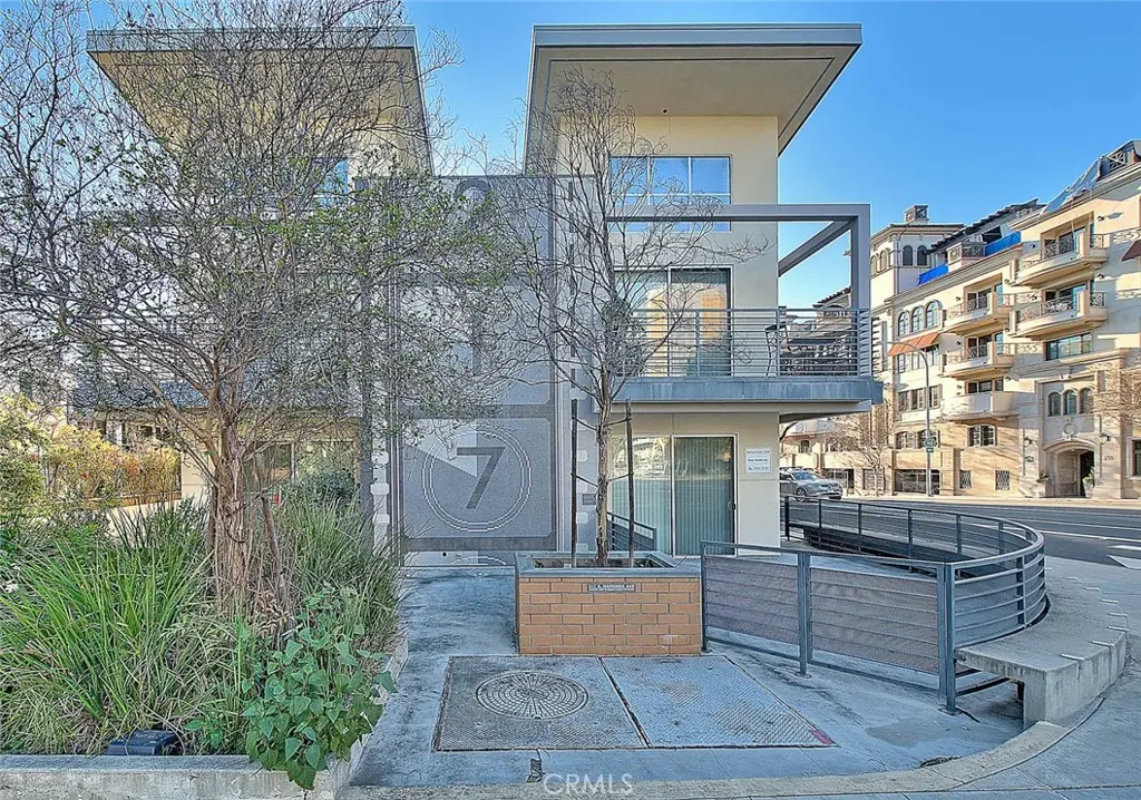 Condominium for sale at 217 S Marengo 110, Pasadena, CA featuring 1 bed and 1 bath