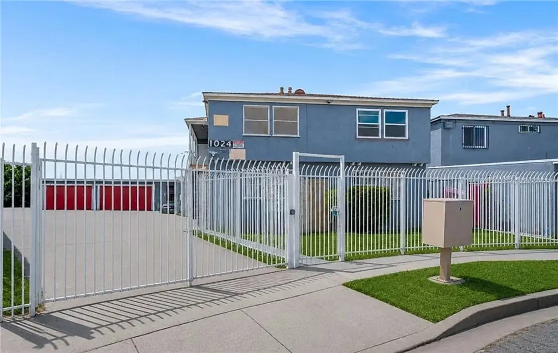 Quadruplex for rent at 1024 W Reeve, Compton, CA featuring 3 beds and 1 bath