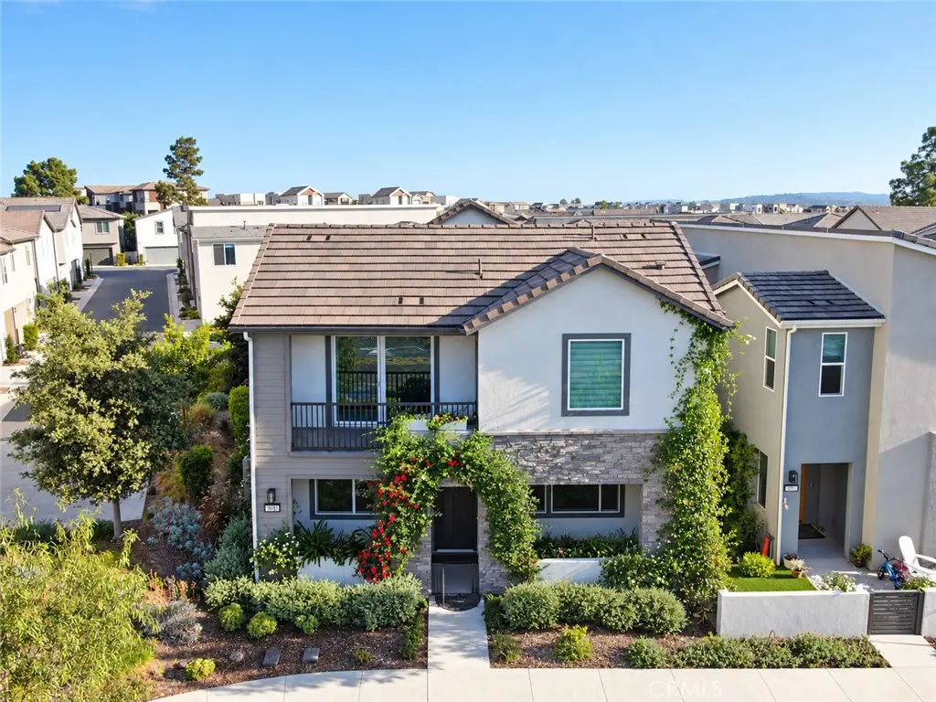 Residential Lease for rent at 308 Merit, Irvine, Orange County, CA featuring 4 beds and 5 baths