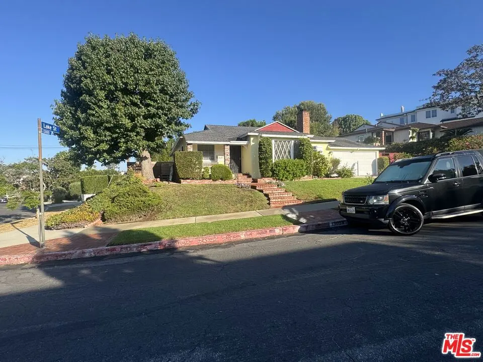 Single Family Residence for rent at 13025 Psomas Way, Los Angeles, CA featuring 3 beds and 2 baths