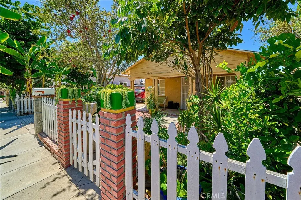 1845 Dawson, Signal Hill, CA — listing photo 1
