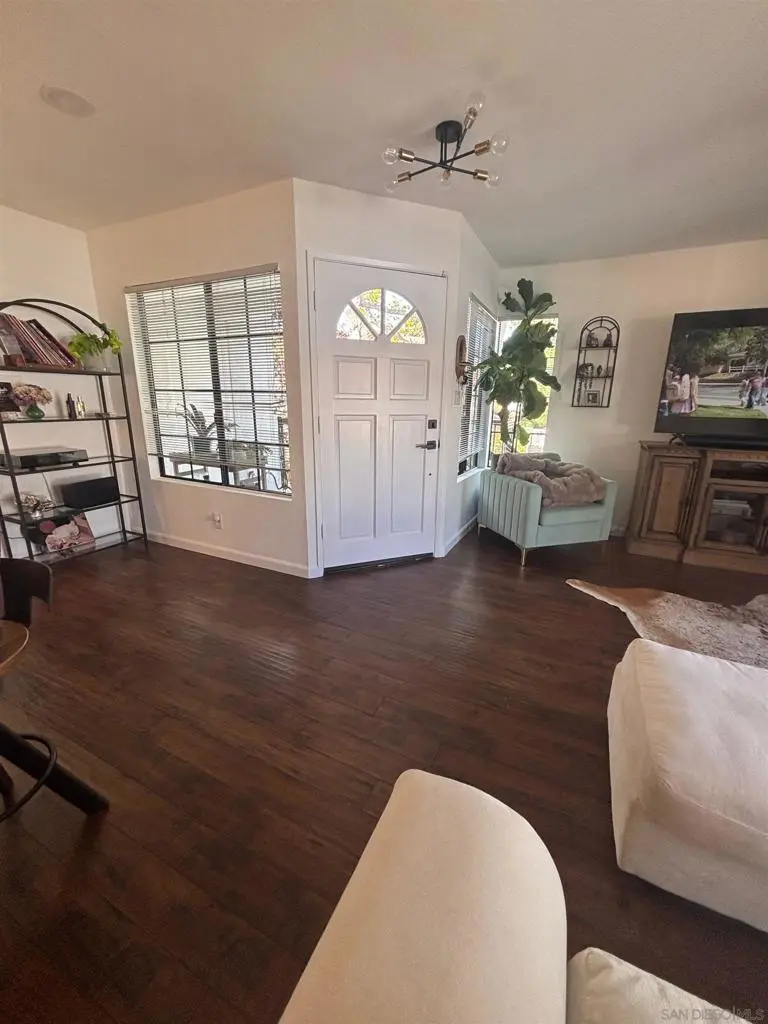 Residential Lease for rent at 3533 Voyager, San Diego, CA featuring 2 beds and 2 baths