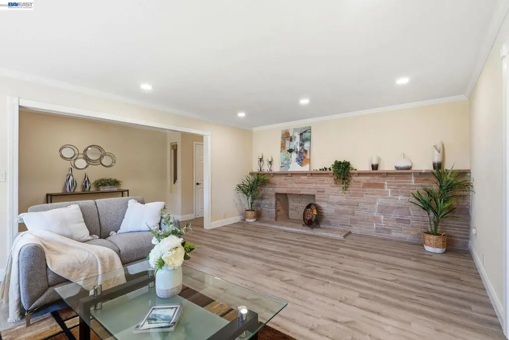 Single Family Residence for sale at 1204 Vistagrand Dr, San Leandro, CA featuring 3 beds and 3 baths