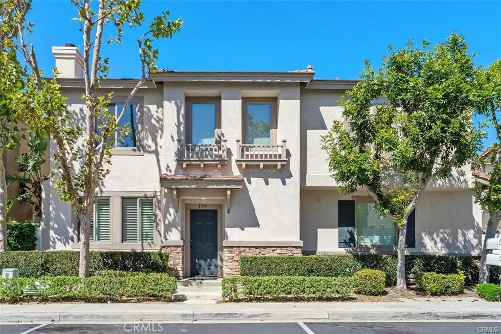 Condominium for rent at 136 Woodcrest Ln, Aliso Viejo, CA featuring 3 beds and 3 baths