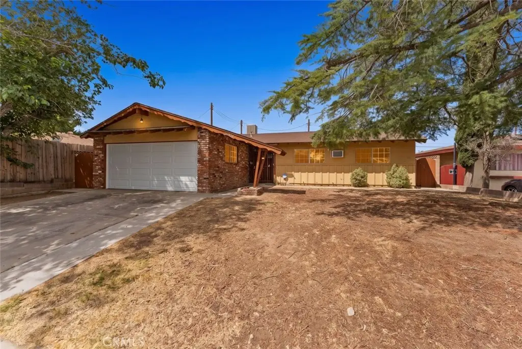 38447 2nd Street E, Palmdale, CA — listing photo 1