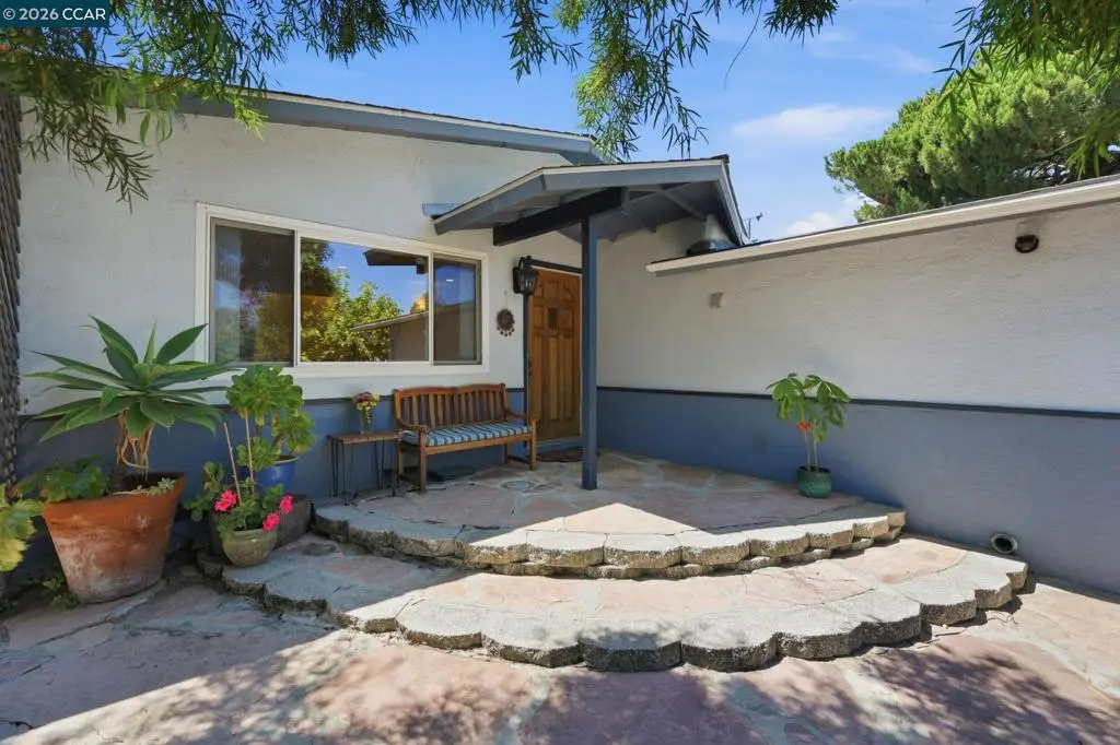Single Family Residence for sale at 1501 Lassen Ct, Vallejo, CA featuring 3 beds and 2 baths