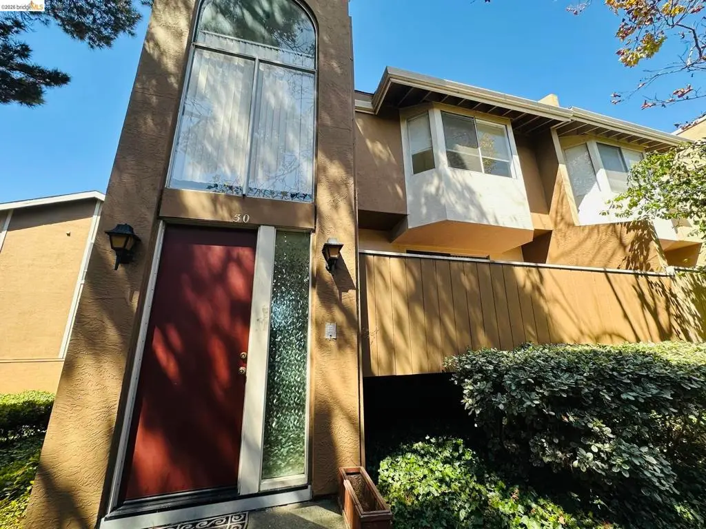 Condominium for sale at 2121 Vale Rd #50, San Pablo, CA featuring 3 beds and 3 baths
