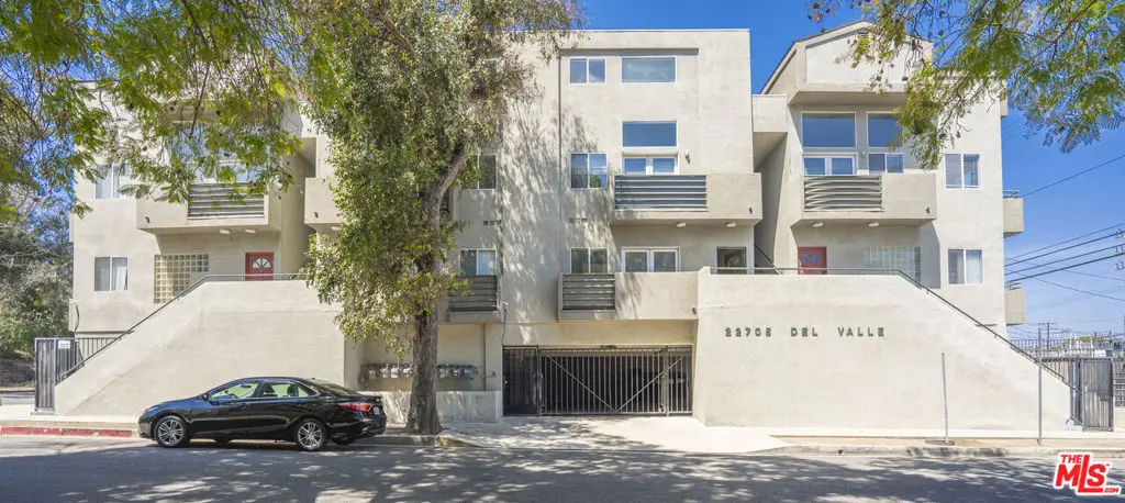 22705 Del Valle Street 2, Woodland Hills, CA — listing photo 1