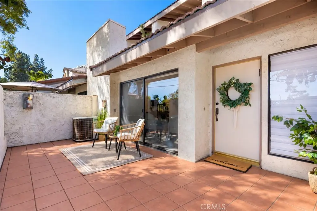 6021 Lindley Avenue 12, Tarzana, CA — listing photo 1