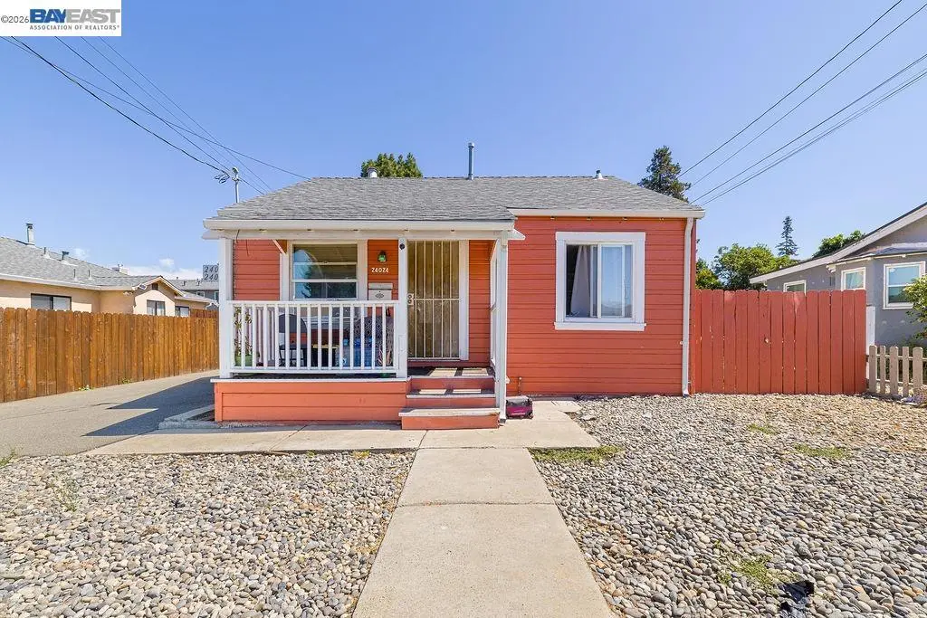 Triplex for sale at 24024 Park St, Hayward, CA