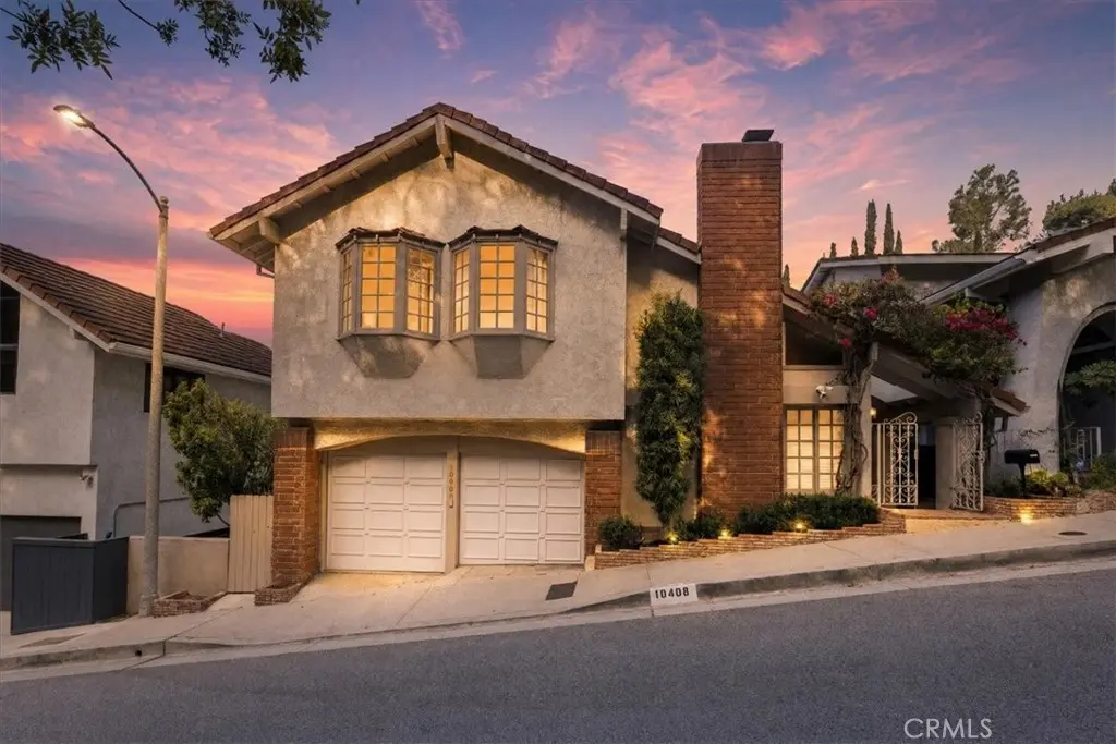 Single Family Residence for rent at 10408 Summer Holly, Los Angeles, CA featuring 5 beds and 4 baths