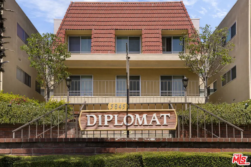 5845 Doverwood Drive 106, Culver City, CA — listing photo 1