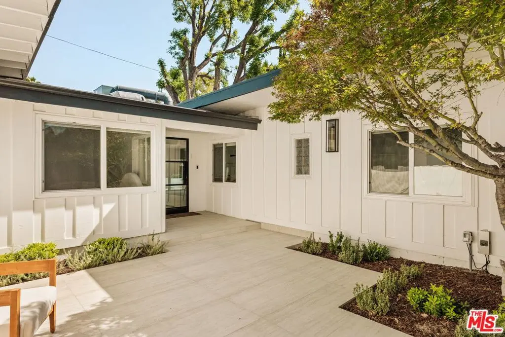 23122 Bigler Street, Woodland Hills, CA — listing photo 1