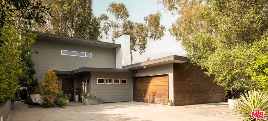 Single Family Residence for sale at 4901 El Canto Drive, Los Angeles, CA featuring 3 beds and 2 baths