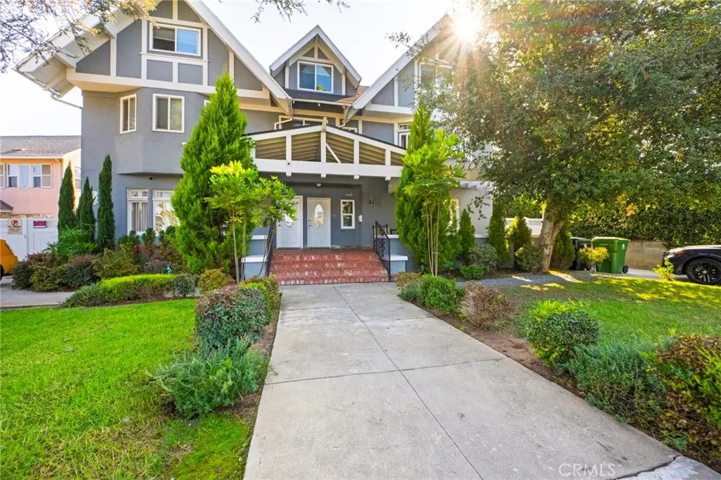 Duplex for sale at 4440 Victoria Park, Los Angeles, CA featuring 13 beds and 12 baths