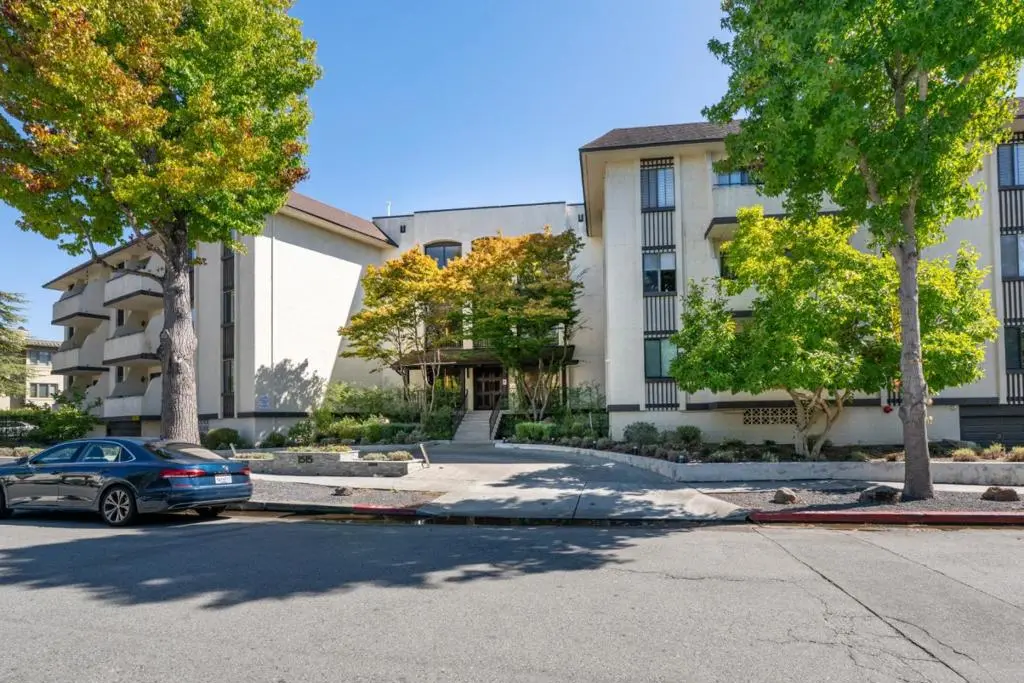 1515 Floribunda Avenue 304, Burlingame, CA — listing photo 1