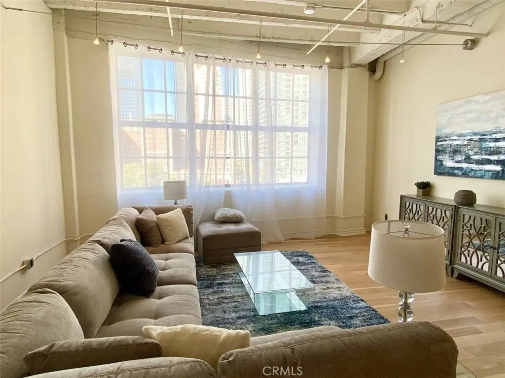 Condominium for rent at 312 W 5th Street 202, Los Angeles, CA featuring 1 bed and 1 bath