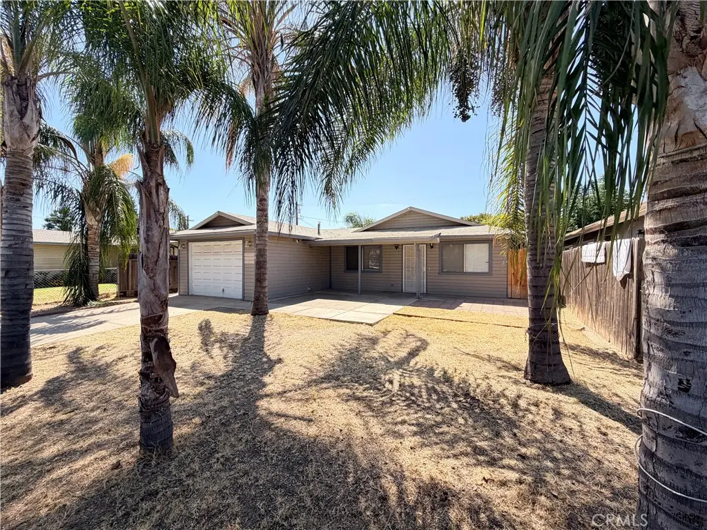 Single Family Residence for sale at 268 E 10th, Merced, CA featuring 4 beds and 3 baths