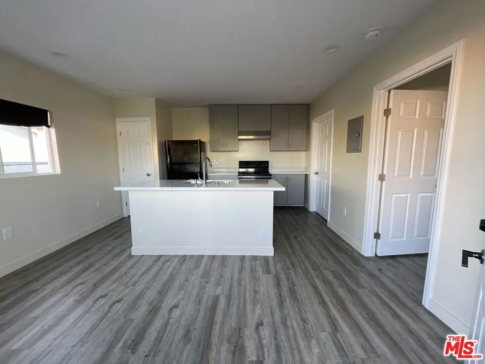 Apartment for rent at 613 W 83rd Street, Los Angeles, CA featuring 1 bed and 1 bath