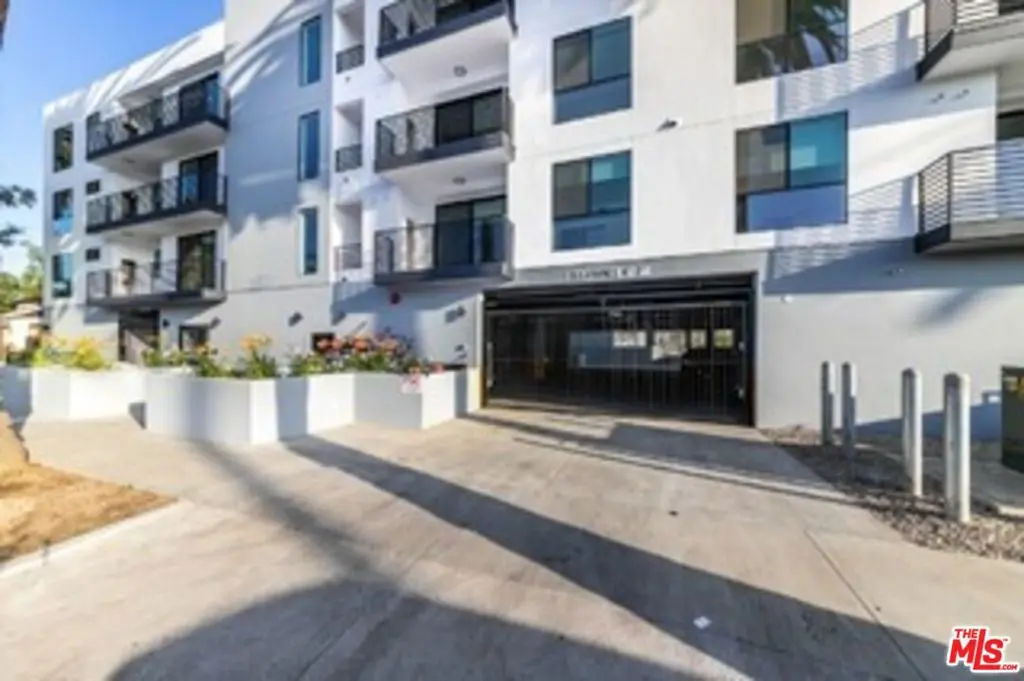 14612 Calvert Street 201, Van Nuys, CA — listing photo 1