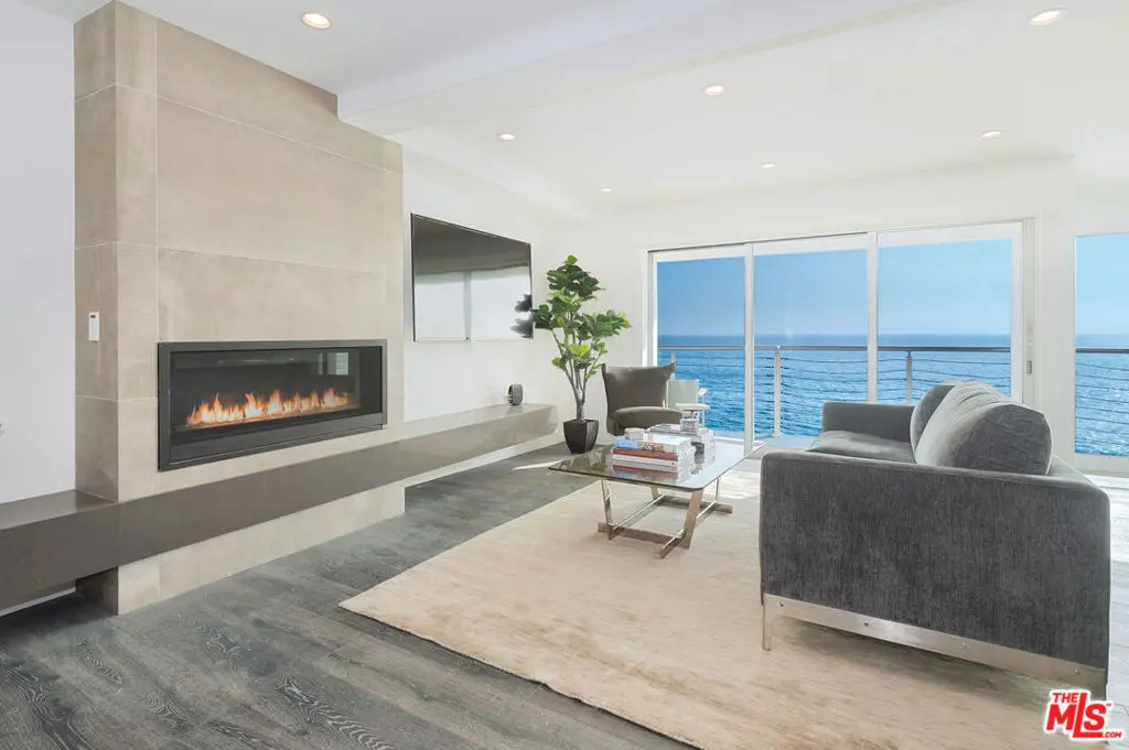 Single Family Residence for rent at 19562 PACIFIC COAST Highway, Malibu, CA featuring 3 beds and 3 baths