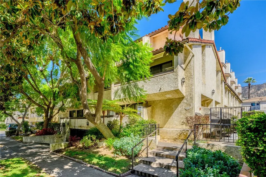 543 W Stocker Street 14, Glendale, CA — listing photo 1