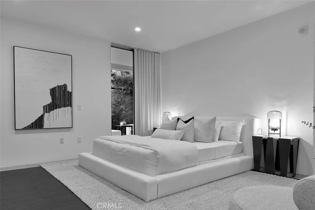838 N Kings Road 106, West Hollywood, CA — listing photo 1