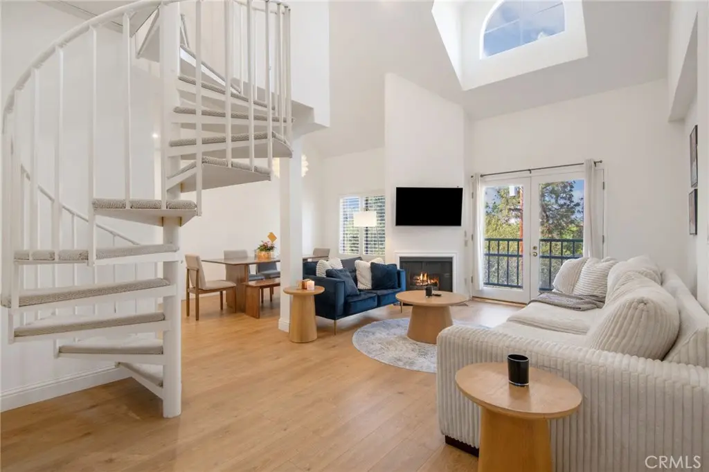 13220 Valleyheart Drive 305, Studio City, CA — listing photo 1