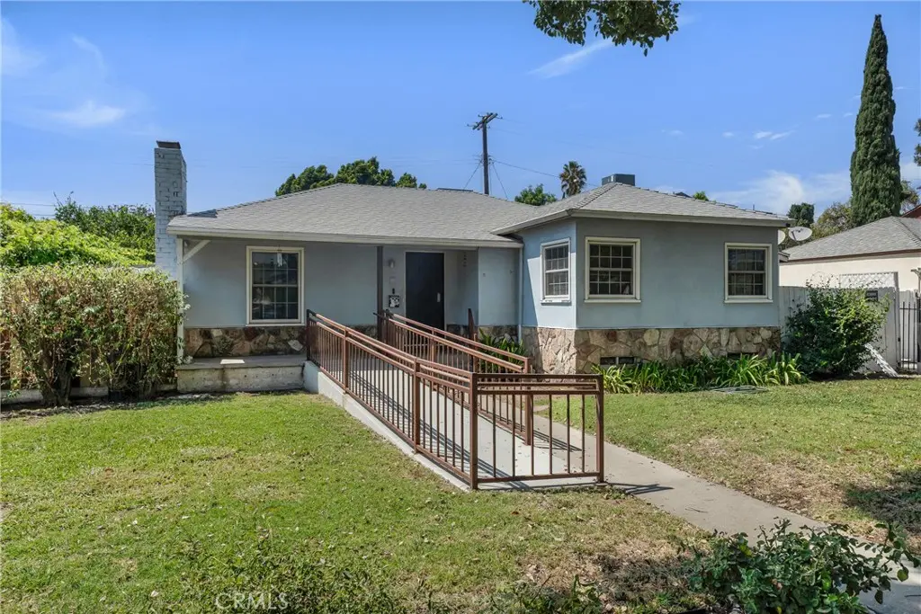 Single Family Residence for sale at 8101 Lemona, Los Angeles, CA featuring 3 beds and 1 bath