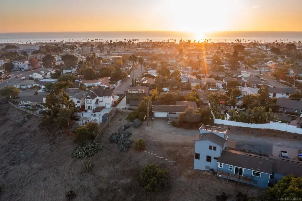 1105 Eucalyptus St, Oceanside, CA — listing photo 1