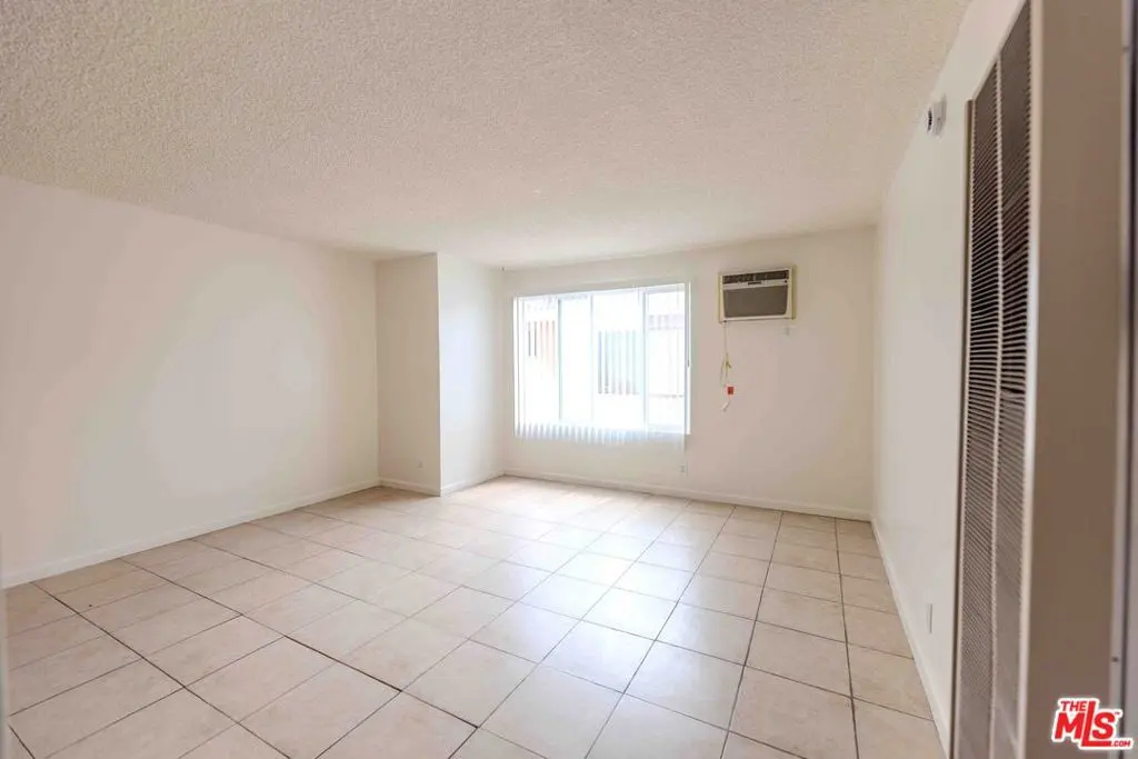 Condominium for rent at 947 S Westmoreland Avenue 203, Los Angeles, CA featuring 1 bed and 1 bath