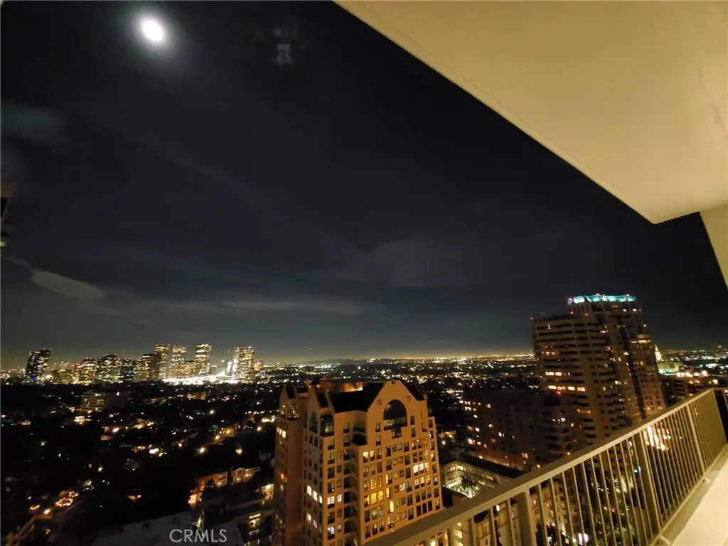Condominium for rent at 10501 Wilshire Boulevard 2204, Los Angeles, CA featuring 1 bed and 2 baths