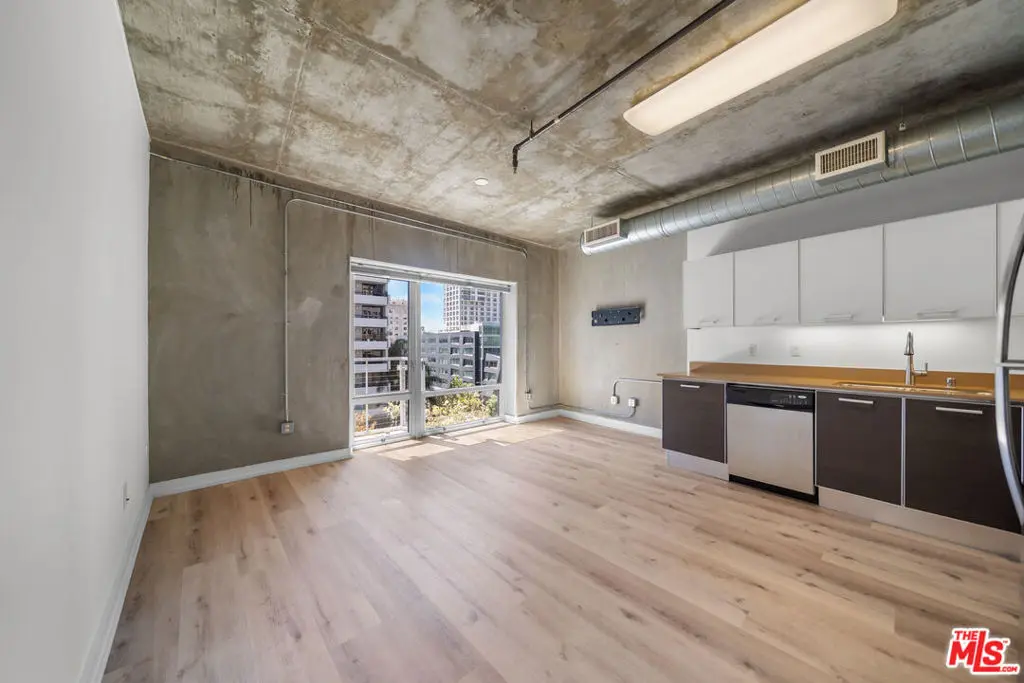 Condominium for rent at 645 W 9th Street 501, Los Angeles, CA featuring 1 bed and 1 bath